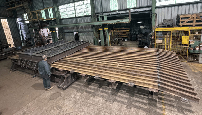 Mining Grizzly in Steel Workshop