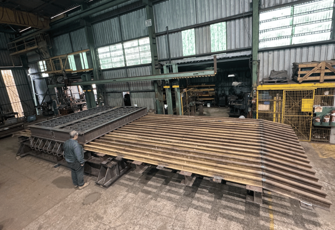 Assembled steel mining grizzly 