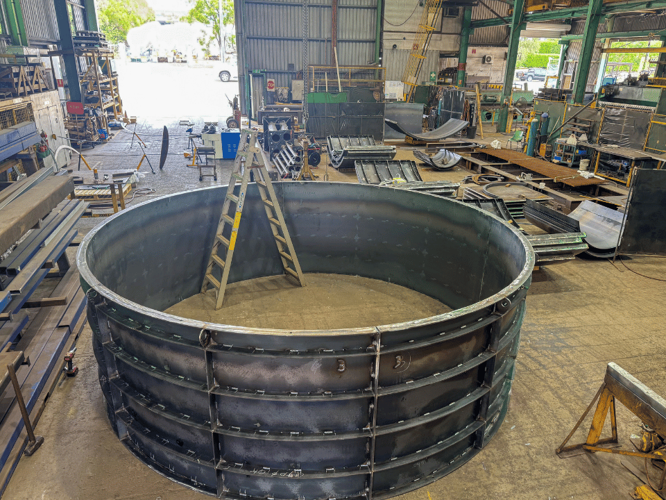 Assembled circular steel formwork for large concrete mould